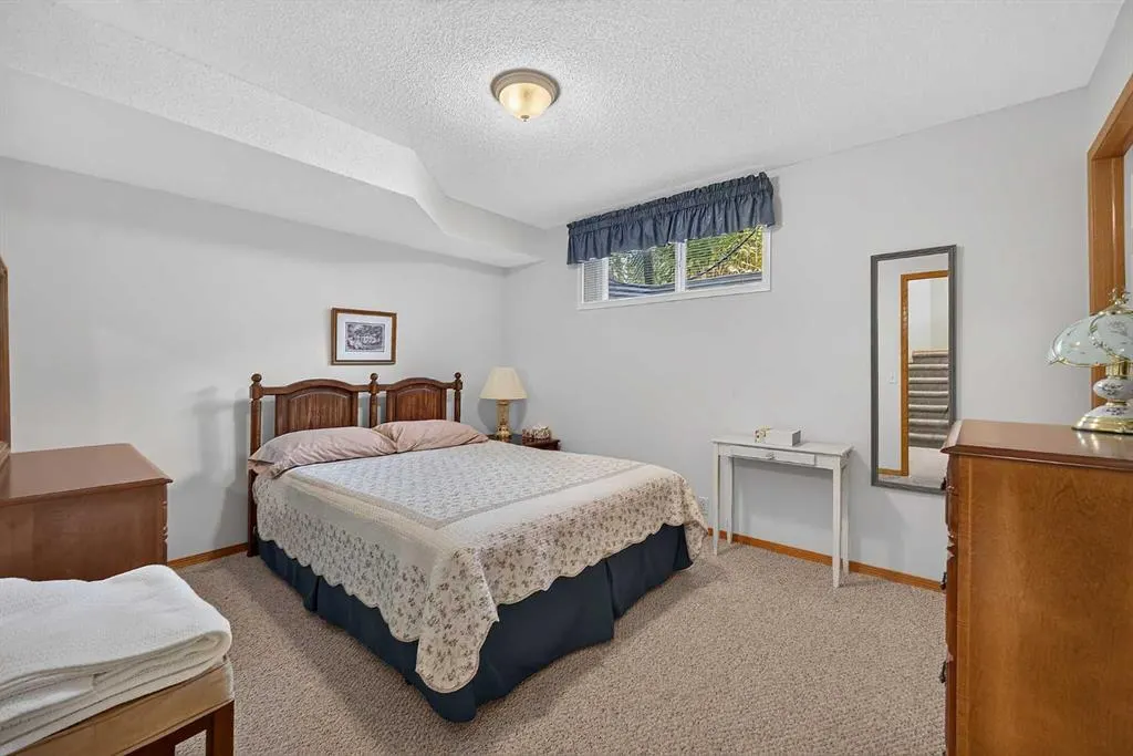 51 Chaparral Heath SE