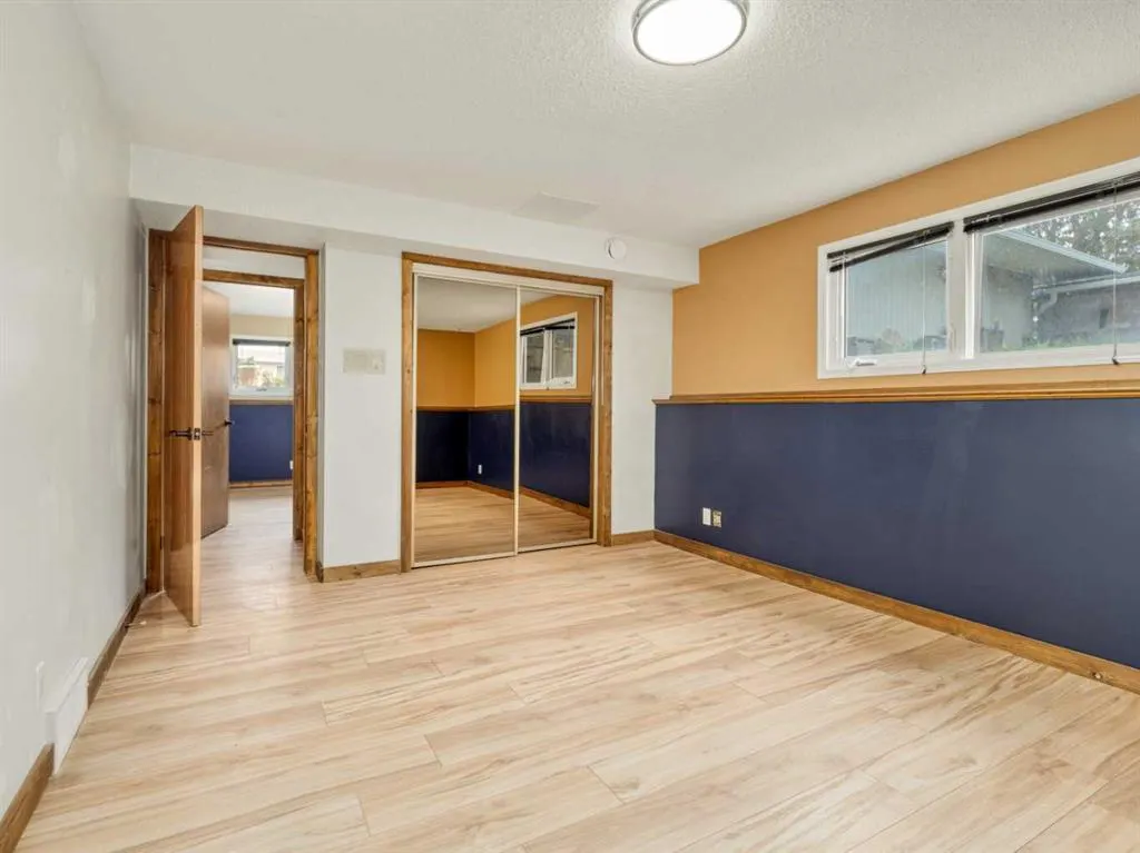 46 Laval Court W