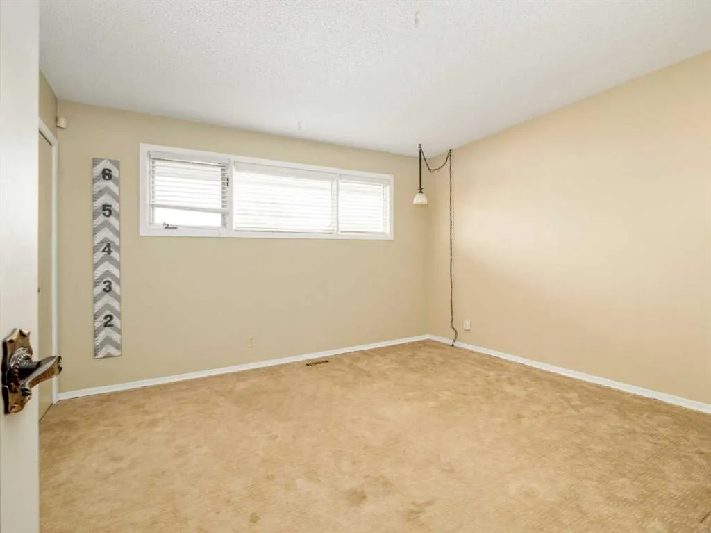 46 Laval Court W