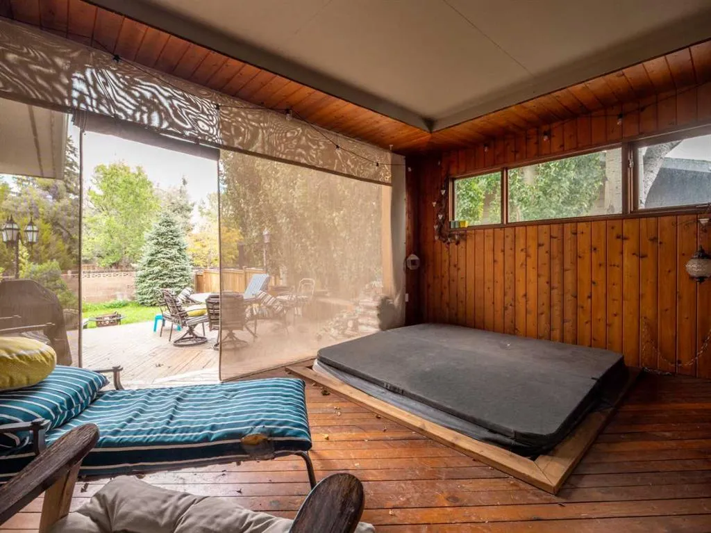 46 Laval Court W