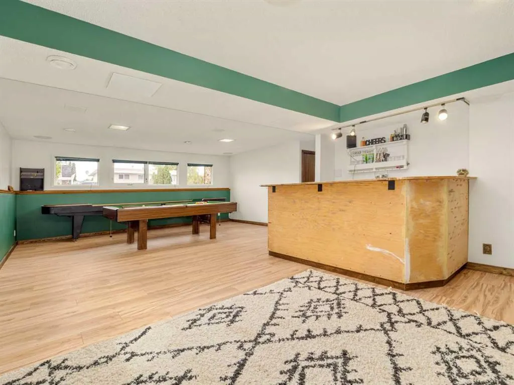 46 Laval Court W