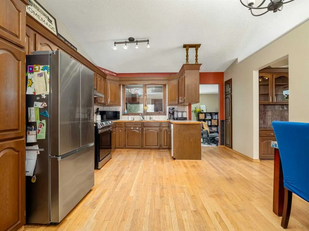 46 Laval Court W