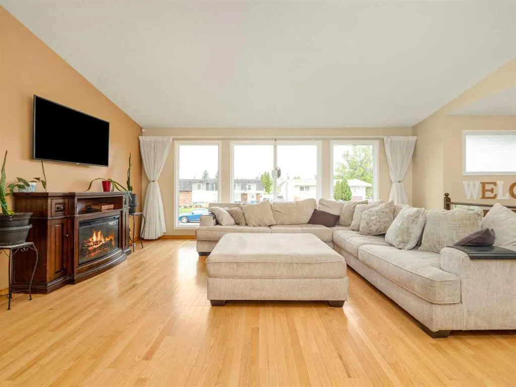 46 Laval Court W