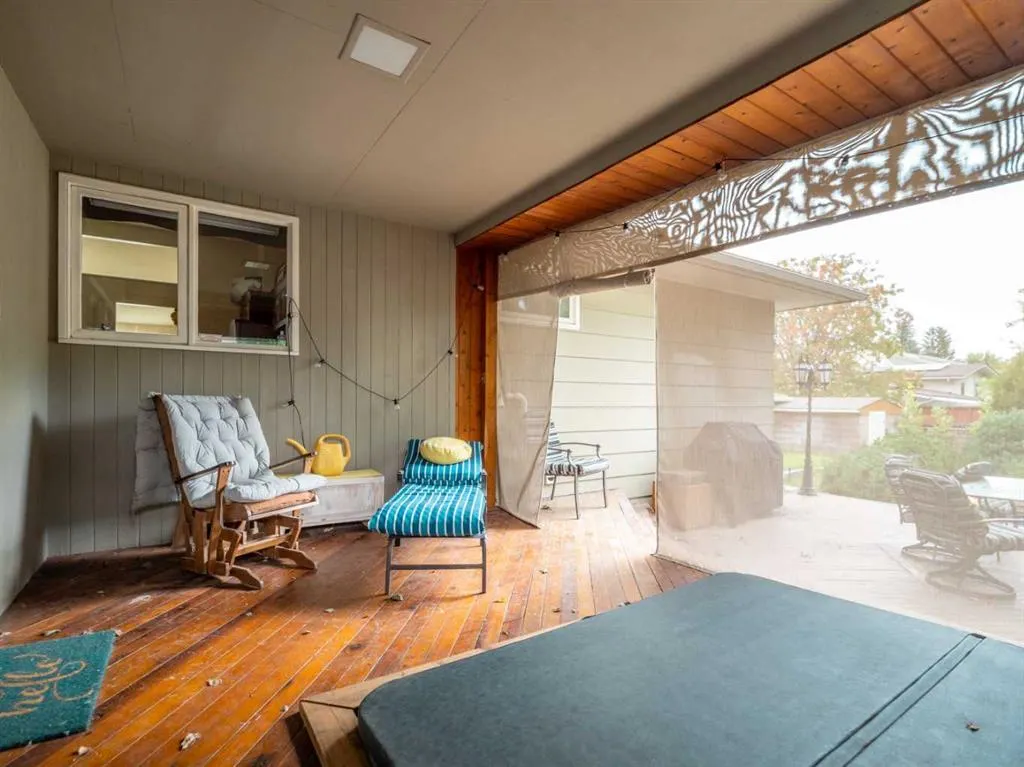 46 Laval Court W