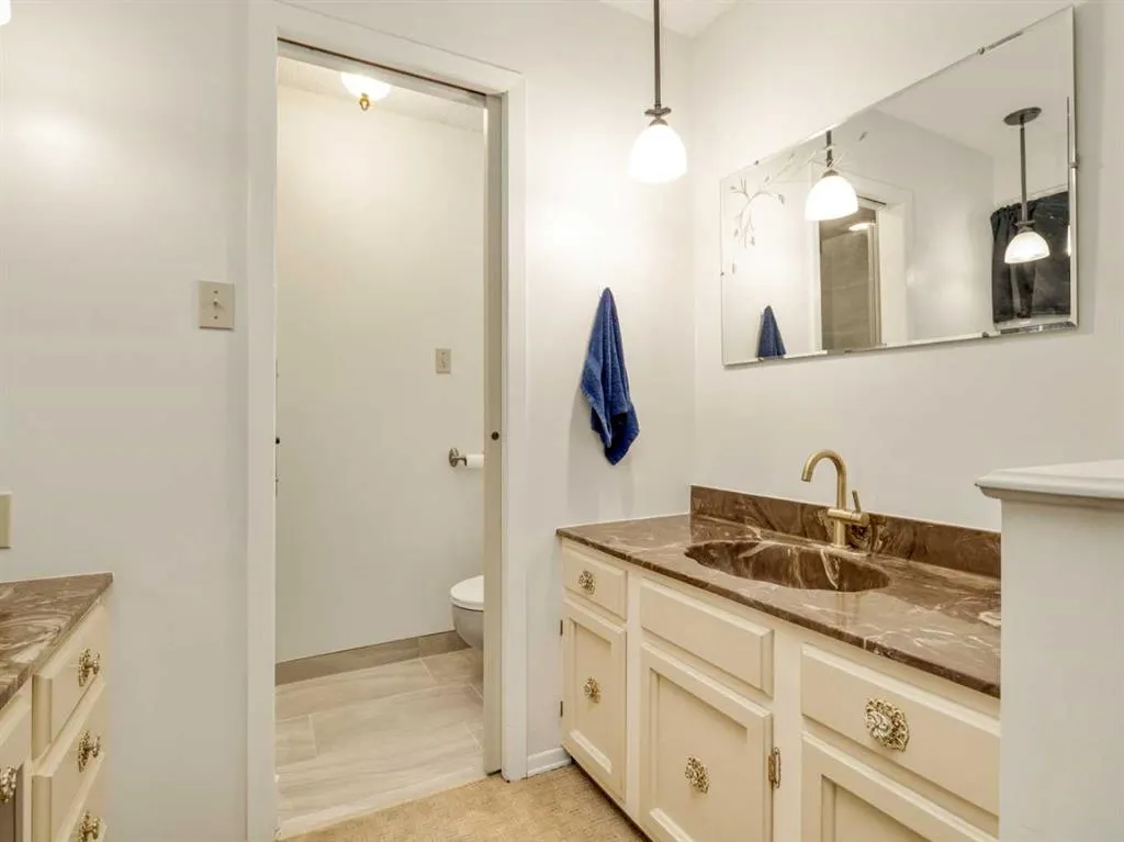 46 Laval Court W