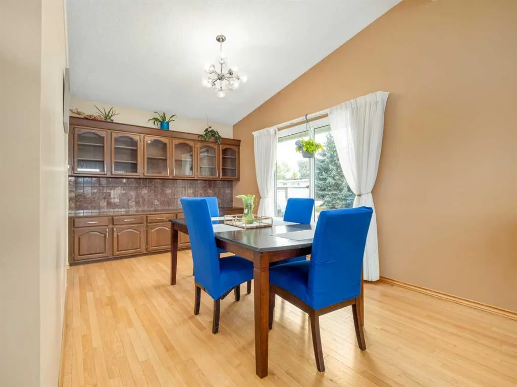 46 Laval Court W