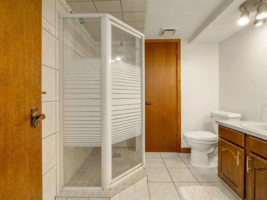 46 Laval Court W