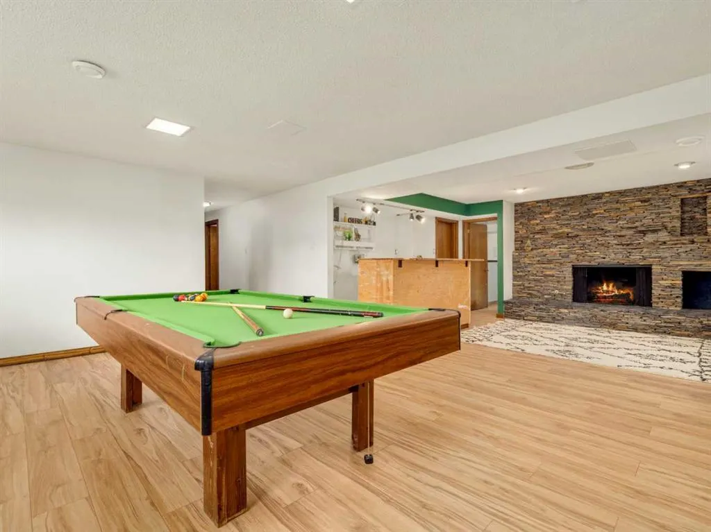 46 Laval Court W