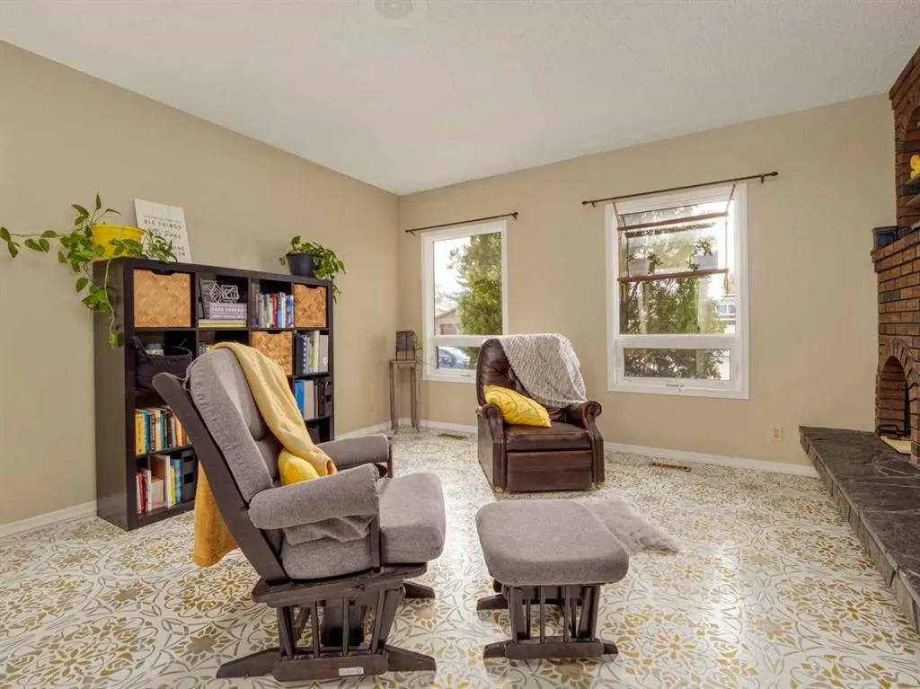 46 Laval Court W