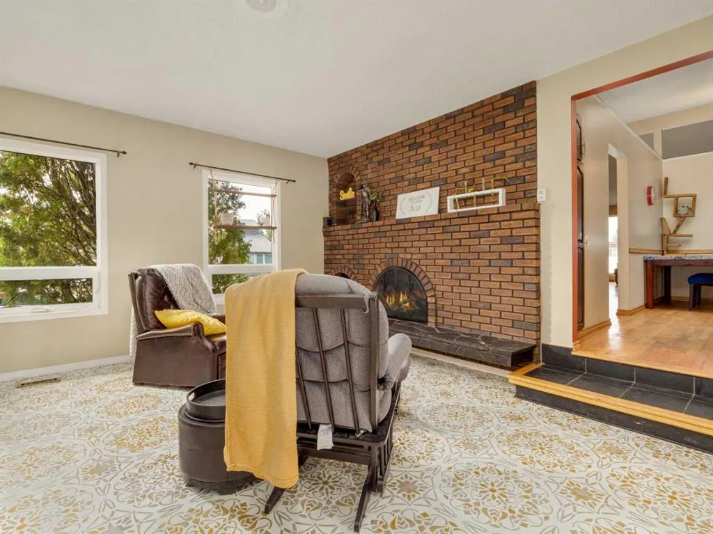 46 Laval Court W
