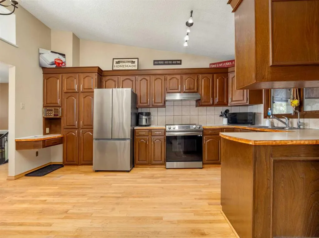 46 Laval Court W
