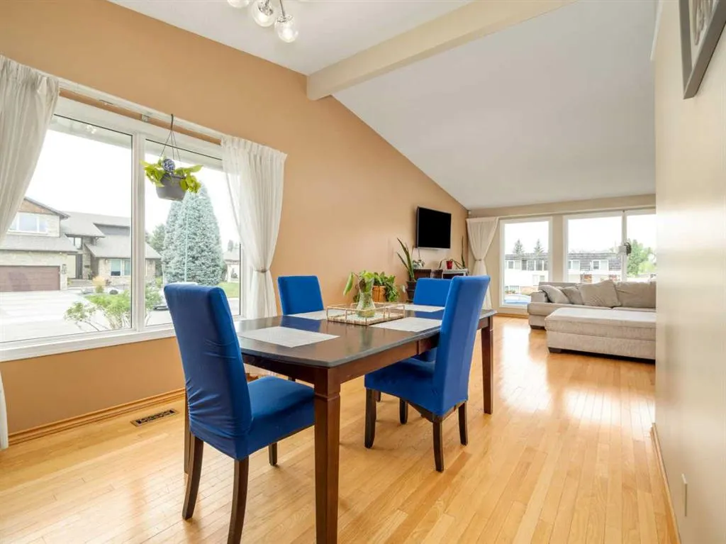 46 Laval Court W