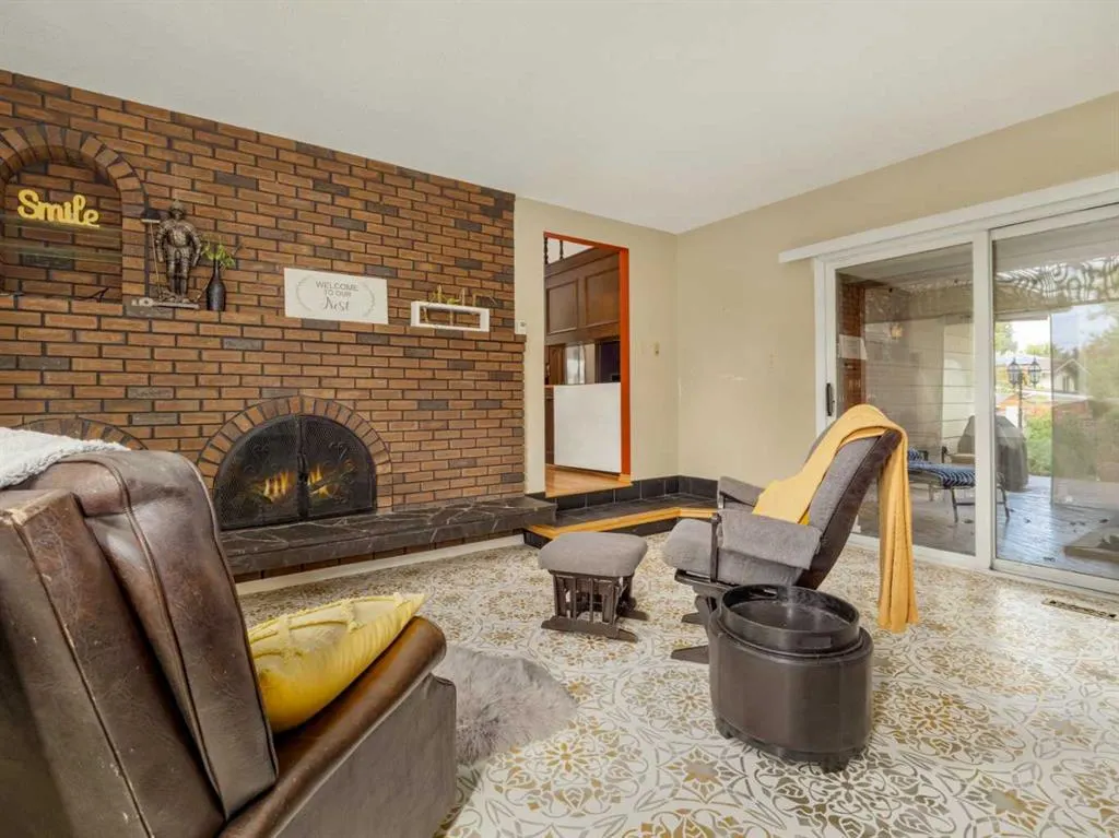 46 Laval Court W