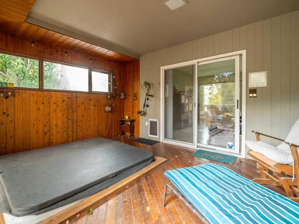 46 Laval Court W