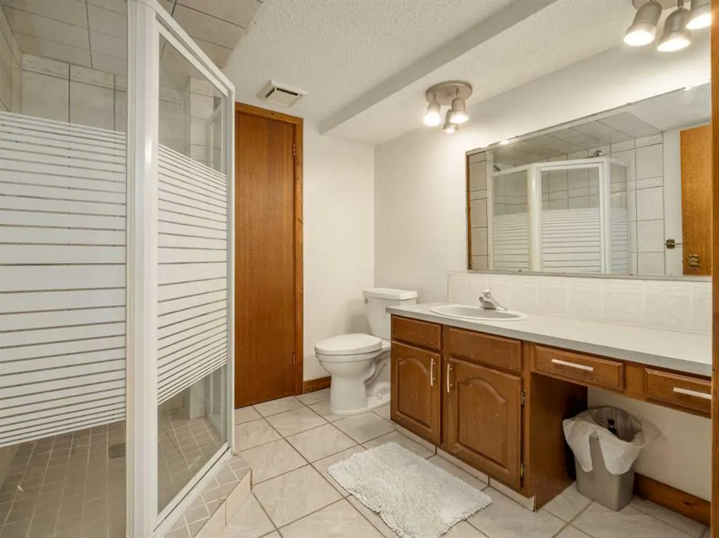 46 Laval Court W