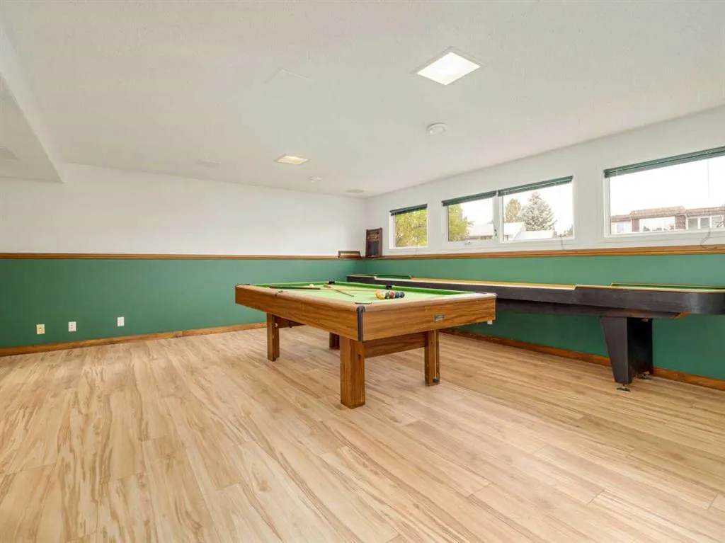 46 Laval Court W