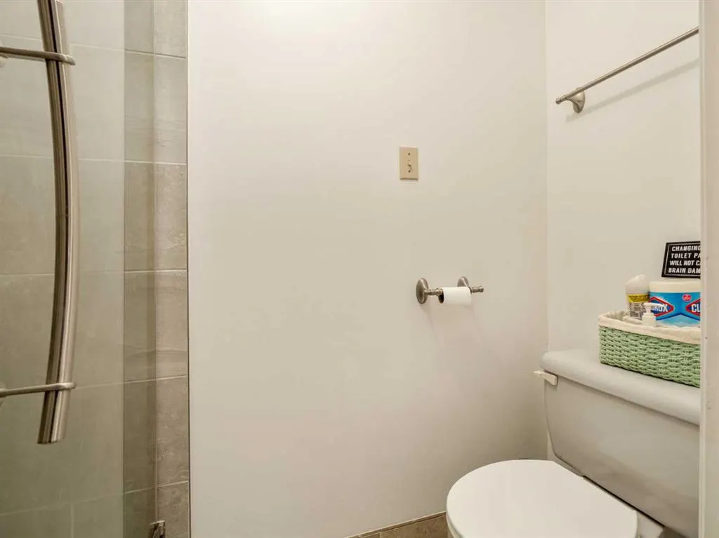 46 Laval Court W