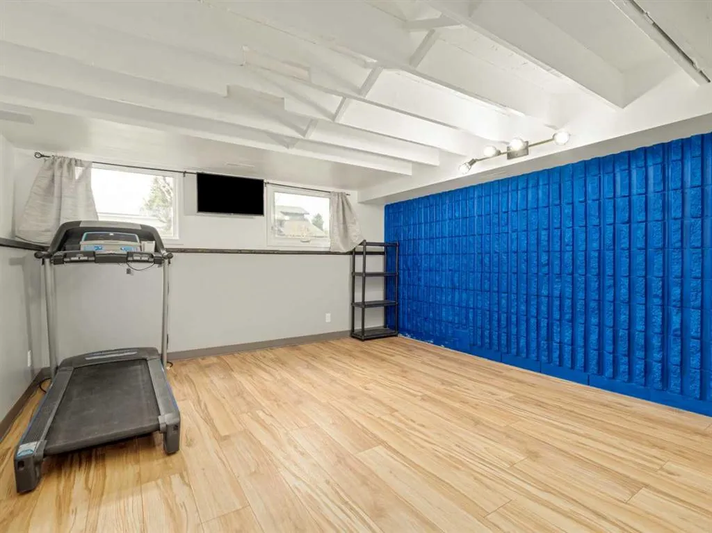 46 Laval Court W