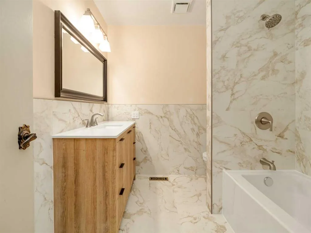 46 Laval Court W