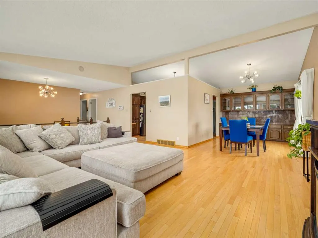 46 Laval Court W