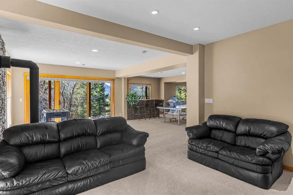 389 Eagle Heights