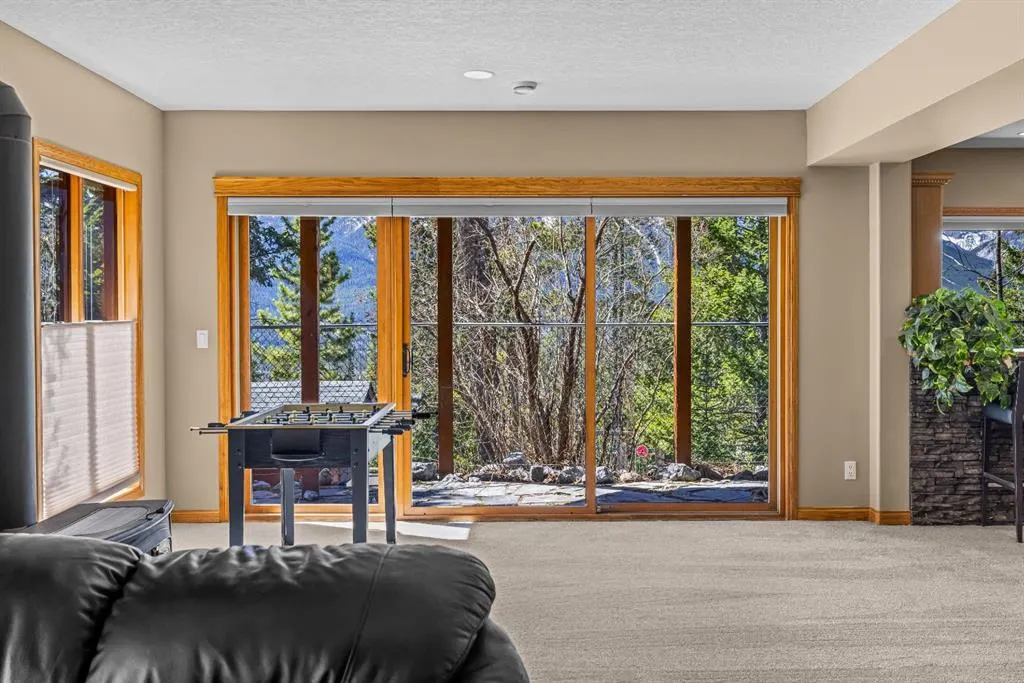 389 Eagle Heights