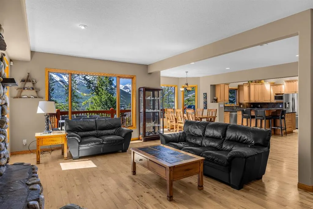 389 Eagle Heights