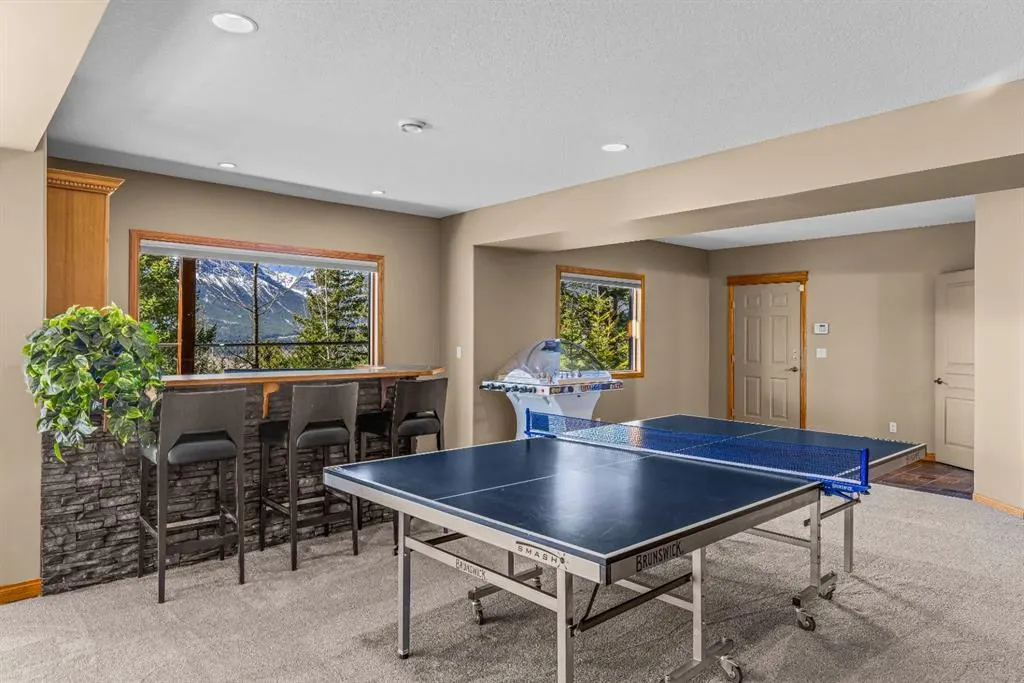 389 Eagle Heights