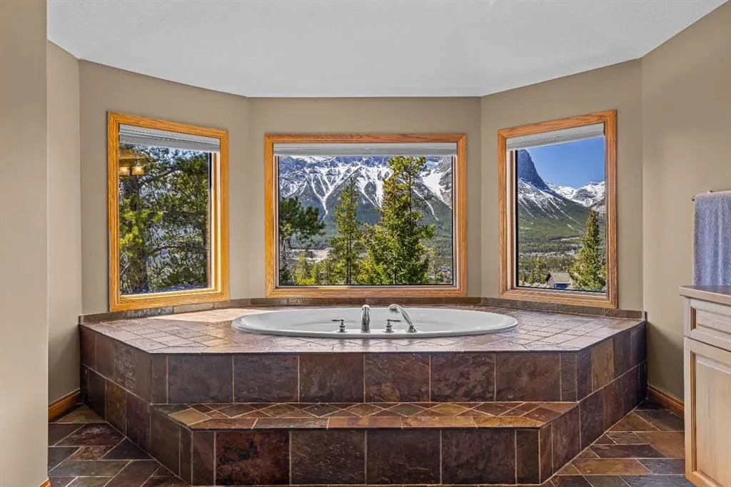 389 Eagle Heights