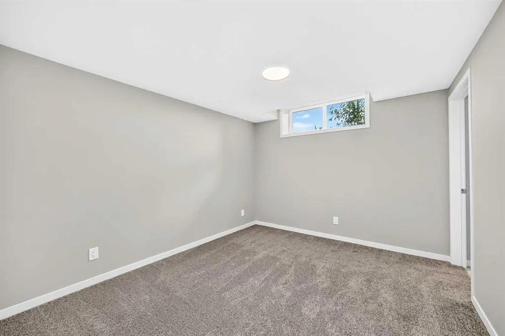 1302 Mahogany Boulevard SE