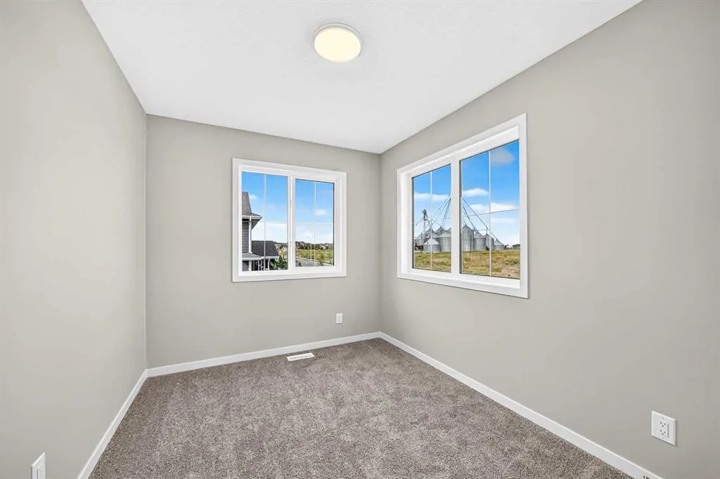 1302 Mahogany Boulevard SE