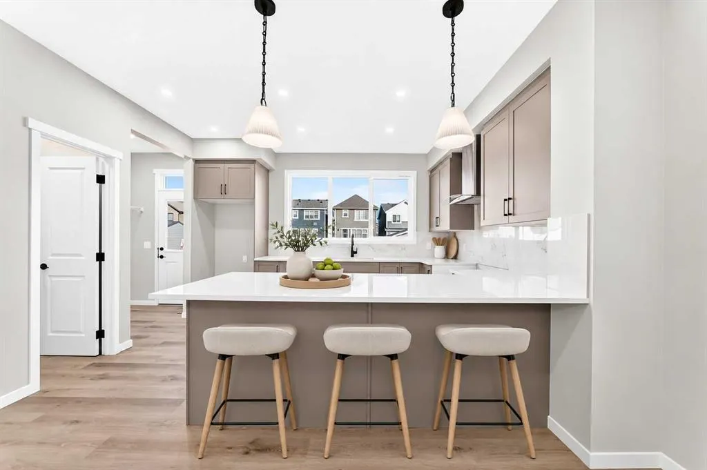 72 Mercado Road SE