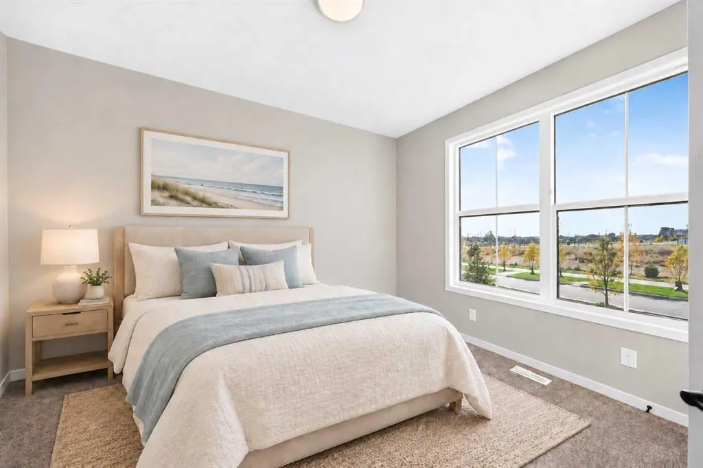72 Mercado Road SE