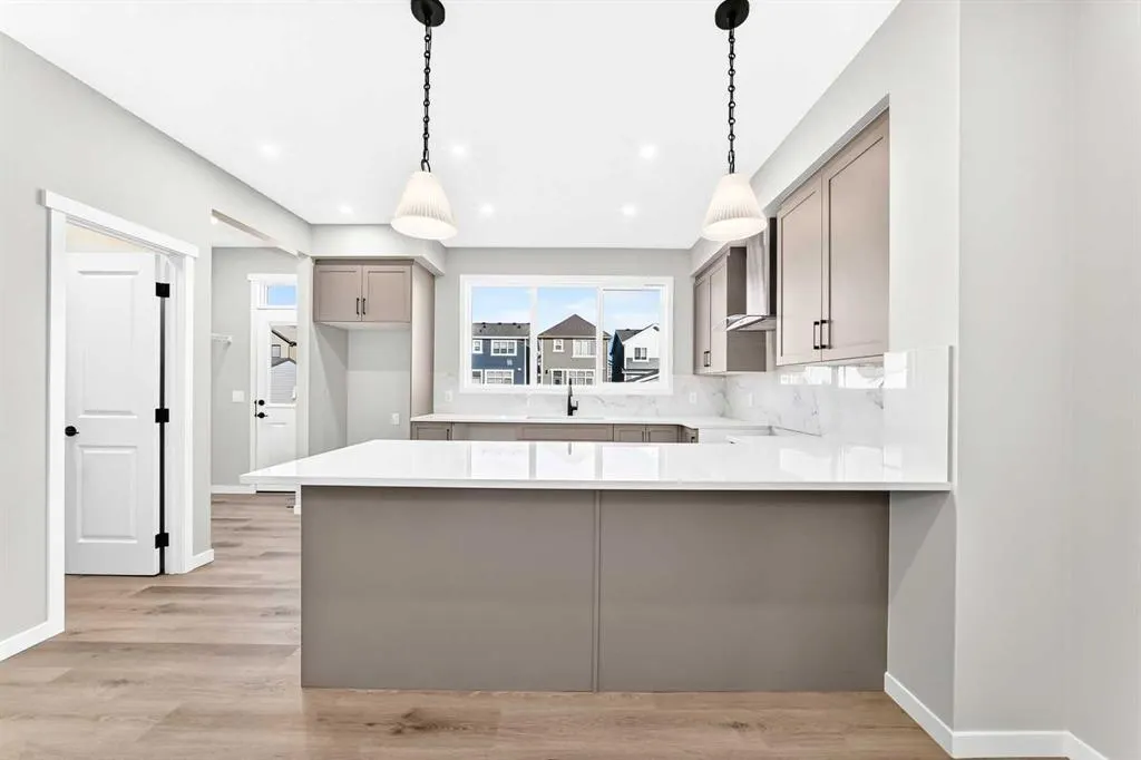 72 Mercado Road SE