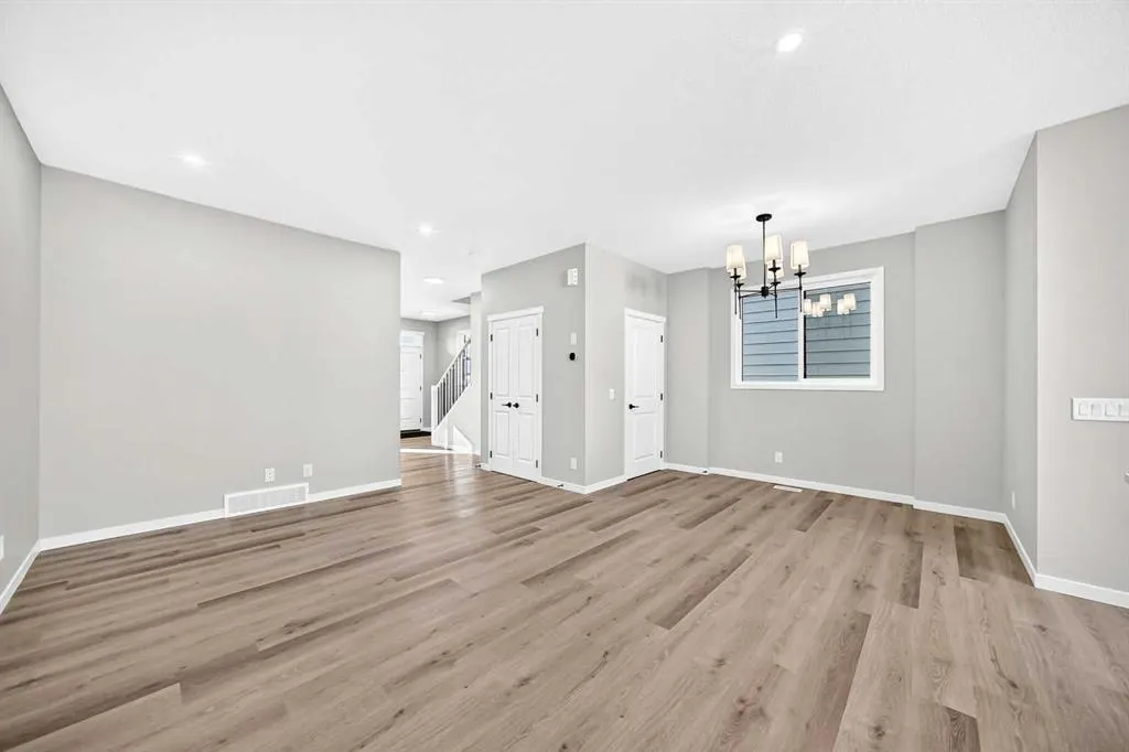72 Mercado Road SE