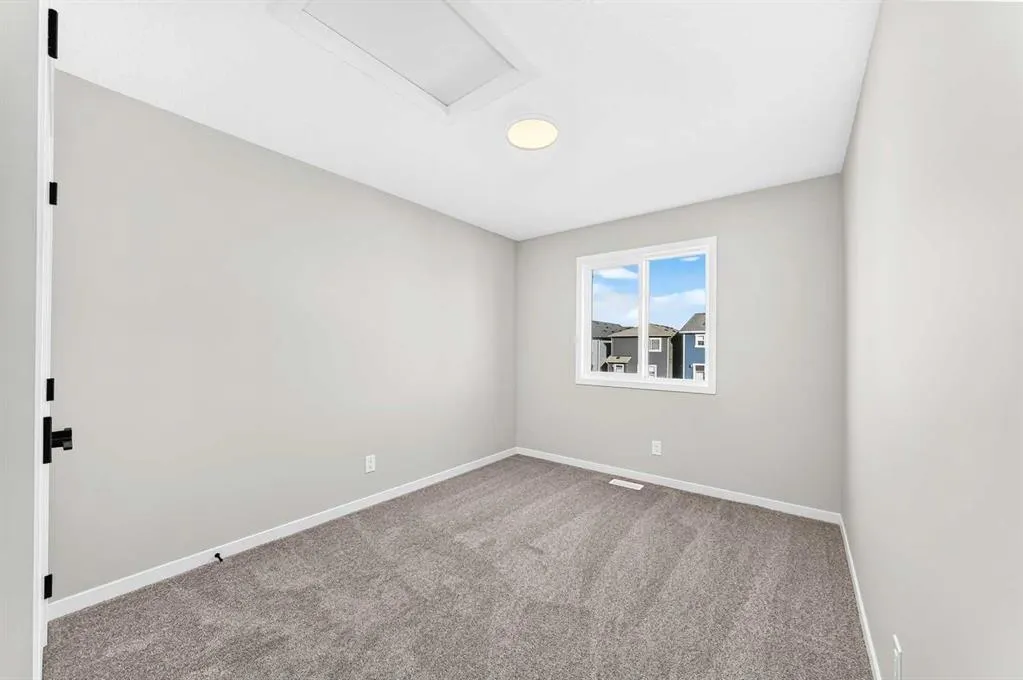 72 Mercado Road SE