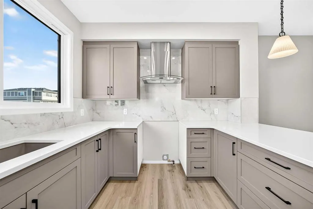 72 Mercado Road SE
