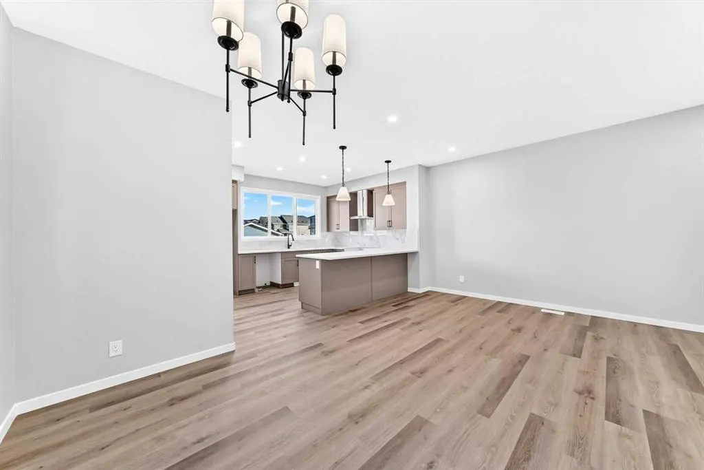 72 Mercado Road SE