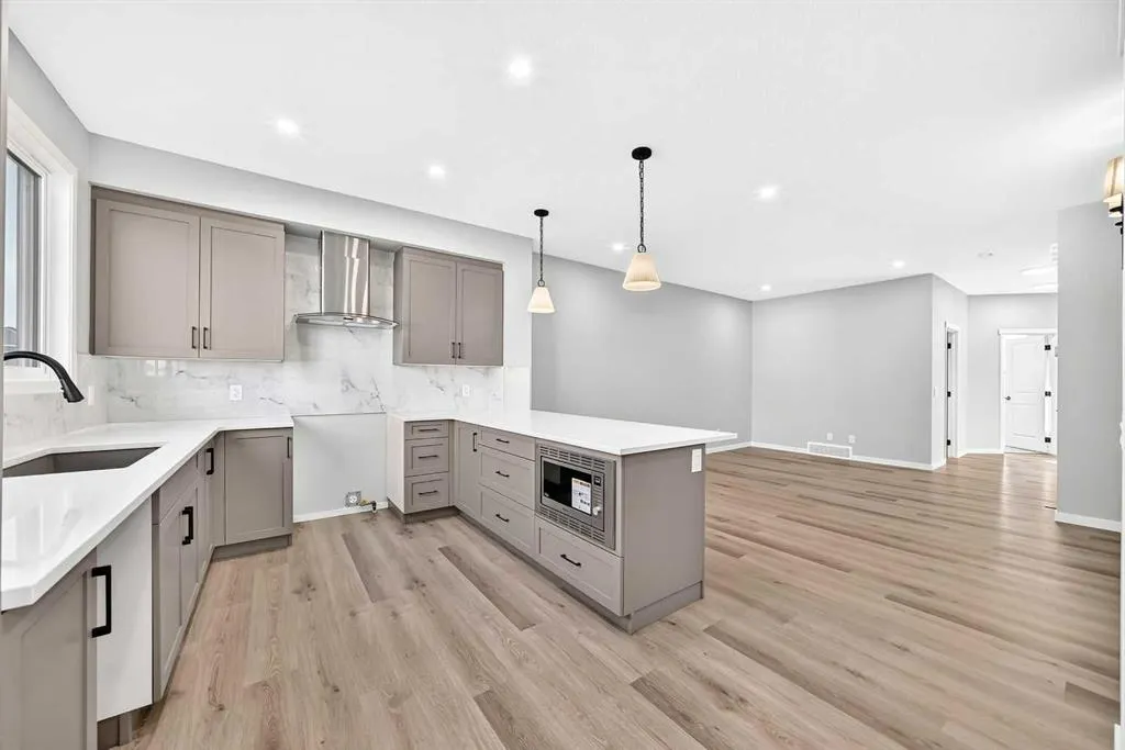 72 Mercado Road SE