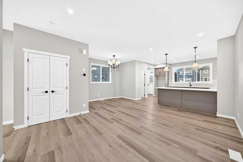 72 Mercado Road SE