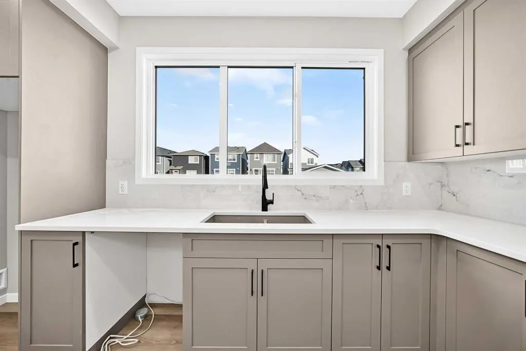 72 Mercado Road SE