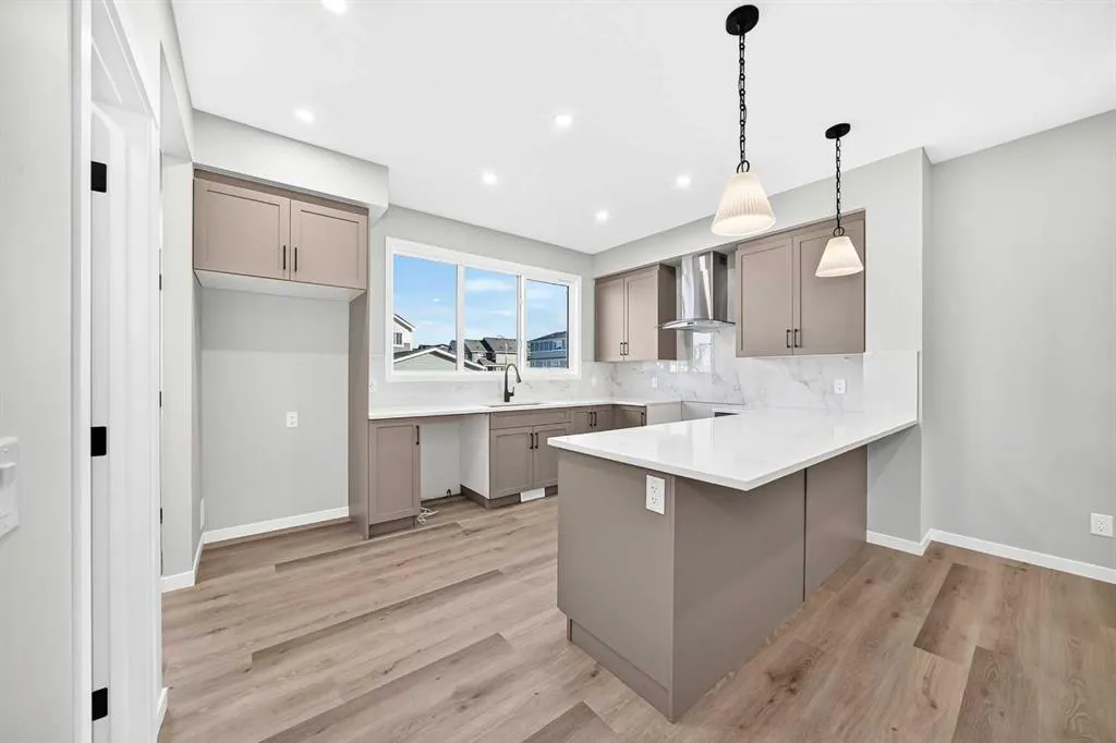 72 Mercado Road SE