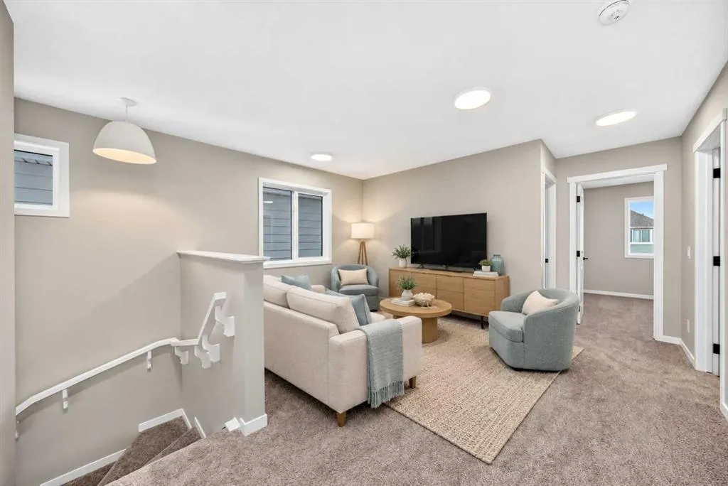 72 Mercado Road SE