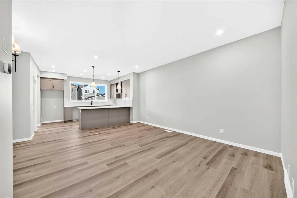 72 Mercado Road SE