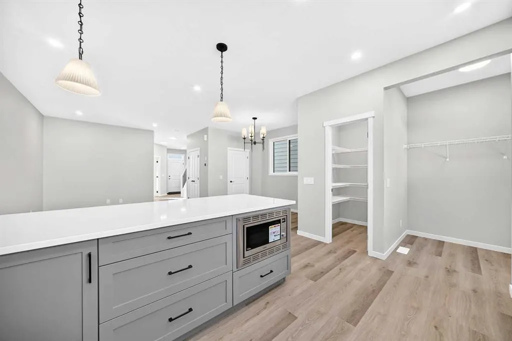 72 Mercado Road SE