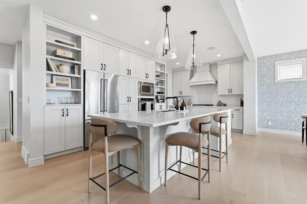 10 Legacy Woods Crescent SE