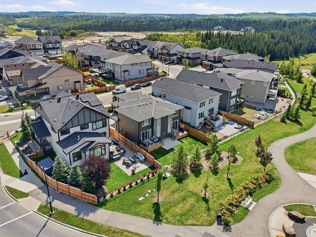 10 Legacy Woods Crescent SE