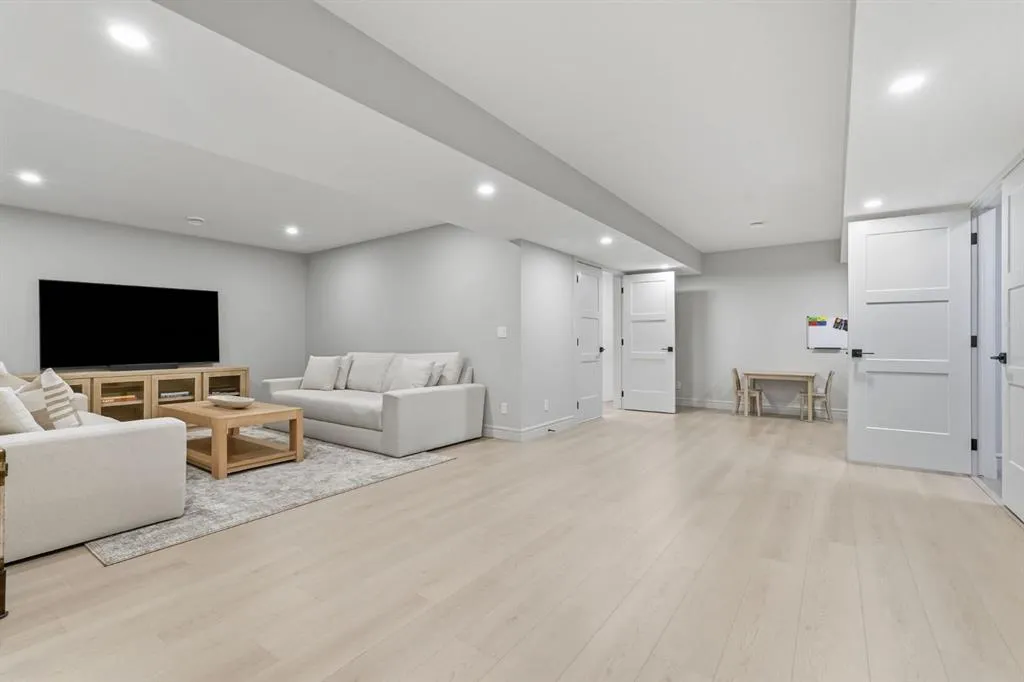10 Legacy Woods Crescent SE