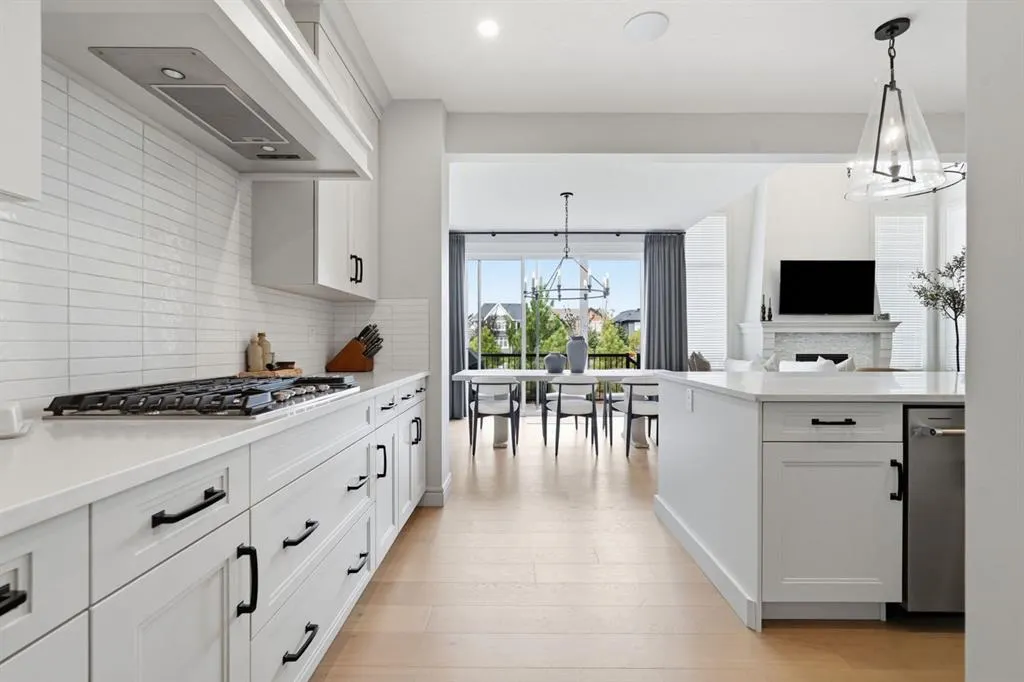 10 Legacy Woods Crescent SE