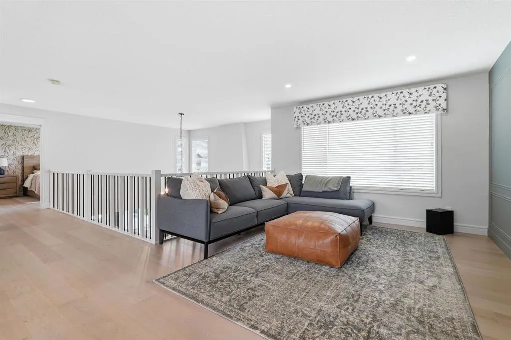10 Legacy Woods Crescent SE